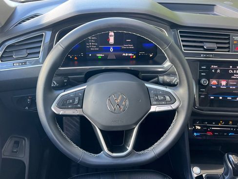 Used 2022 Volkswagen Tiguan SE w/ Panoramic Sunroof Package image 14