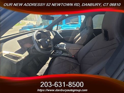 Used 2023 BMW iX xDrive50 w/ Sport Package AWD/4WD image 11