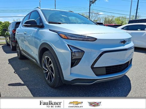 Certified 2023 Chevrolet Bolt EUV Premier w/ Sun & Sound Package FWD image 1