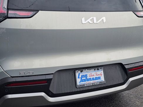 New 2026 Kia EV9 Wind image 27