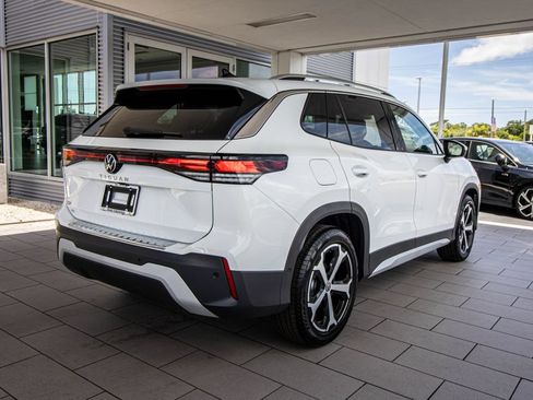 New 2026 Volkswagen Tiguan SE FWD image 2