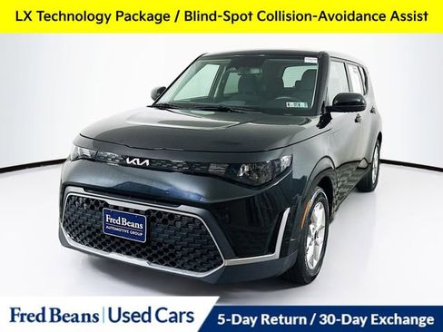 Used 2023 Kia Soul LX w/ LX Technology Package FWD image 3