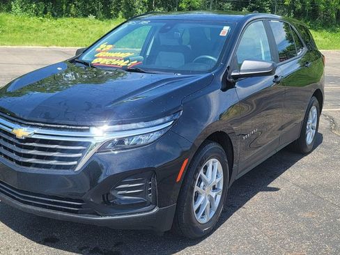 Used 2023 Chevrolet Equinox LS w/ LS Convenience Package FWD image 3