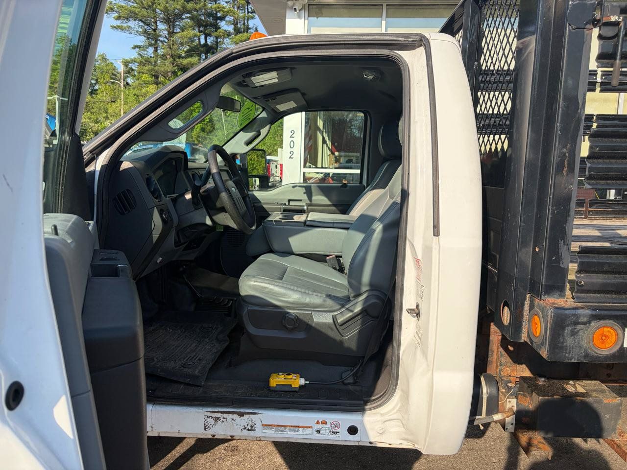 Used 2015 Ford F550 4x4 Regular Cab Super Duty image 21