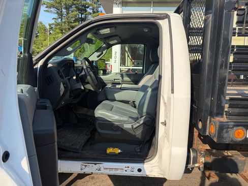 Used 2015 Ford F550 4x4 Regular Cab Super Duty image 21