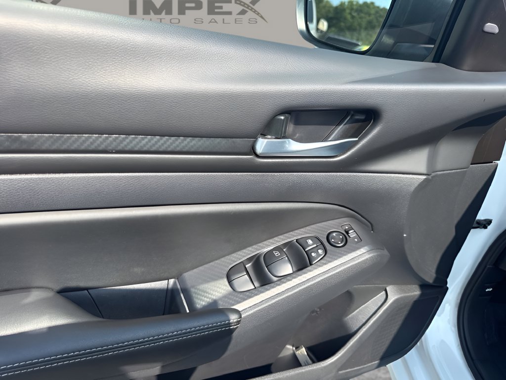 Used 2025 Nissan Altima 2.5 SV FWD image 21