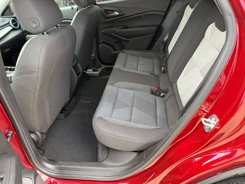 Used 2024 Chevrolet Trax LS w/ LS Convenience Package FWD image 21