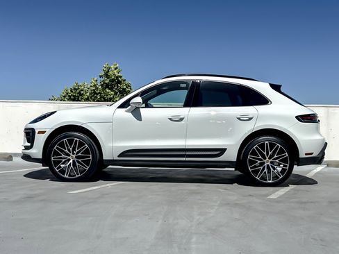 Used 2026 Porsche Macan AWD/4WD image 2
