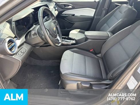 Used 2025 Chevrolet Trax LT w/ LT Convenience Package FWD image 10