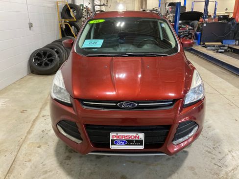 Used 2016 Ford Escape SE w/ Equipment Group 201A image 2
