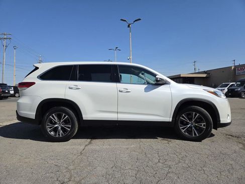 Used 2019 Toyota Highlander LE FWD image 9