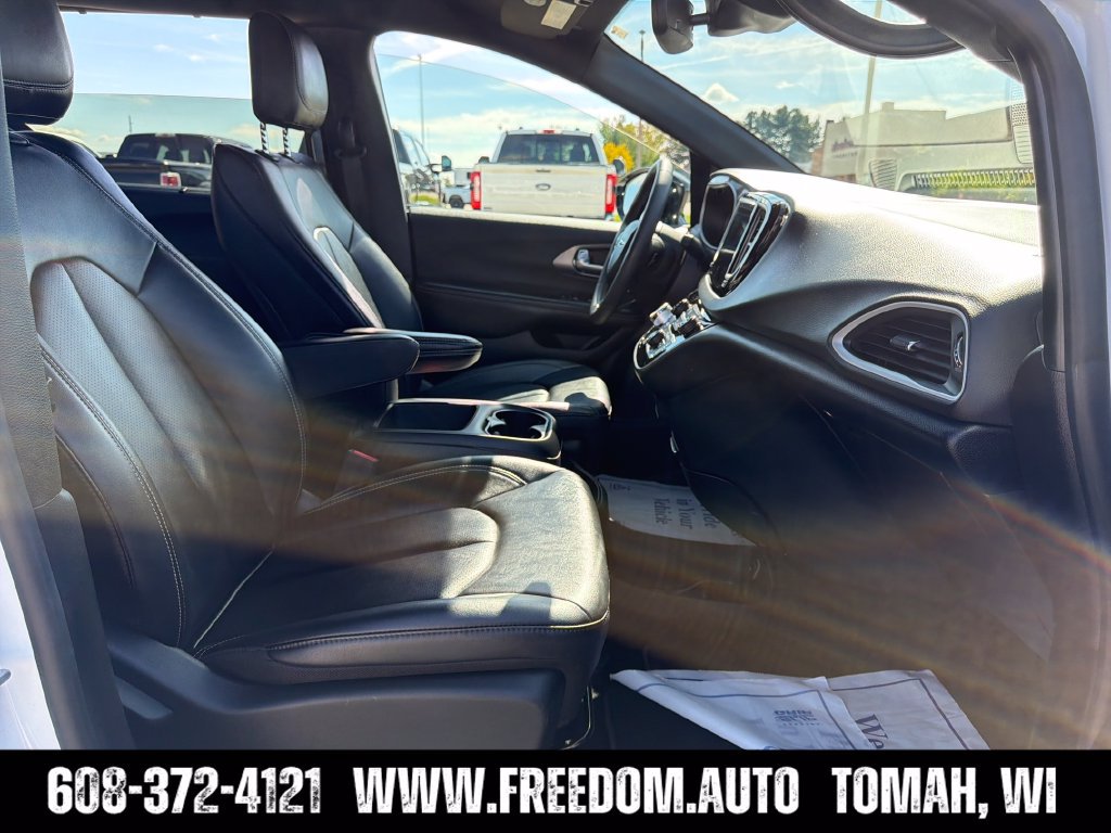 Used 2025 Chrysler Pacifica Select FWD image 37