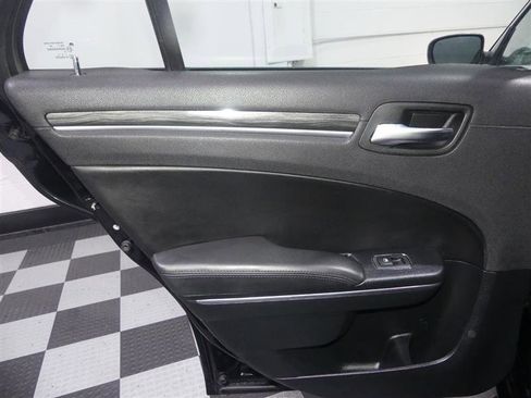 Used 2018 Chrysler 300 Touring w/ Driver Convenience Group AWD/4WD image 24