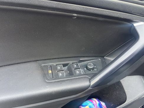 Used 2021 Volkswagen Tiguan SE image 11