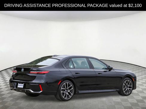 Used 2023 BMW 740i w/ Executive Package RWD image 4