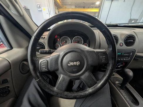 Used 2007 Jeep Liberty Sport AWD/4WD image 33