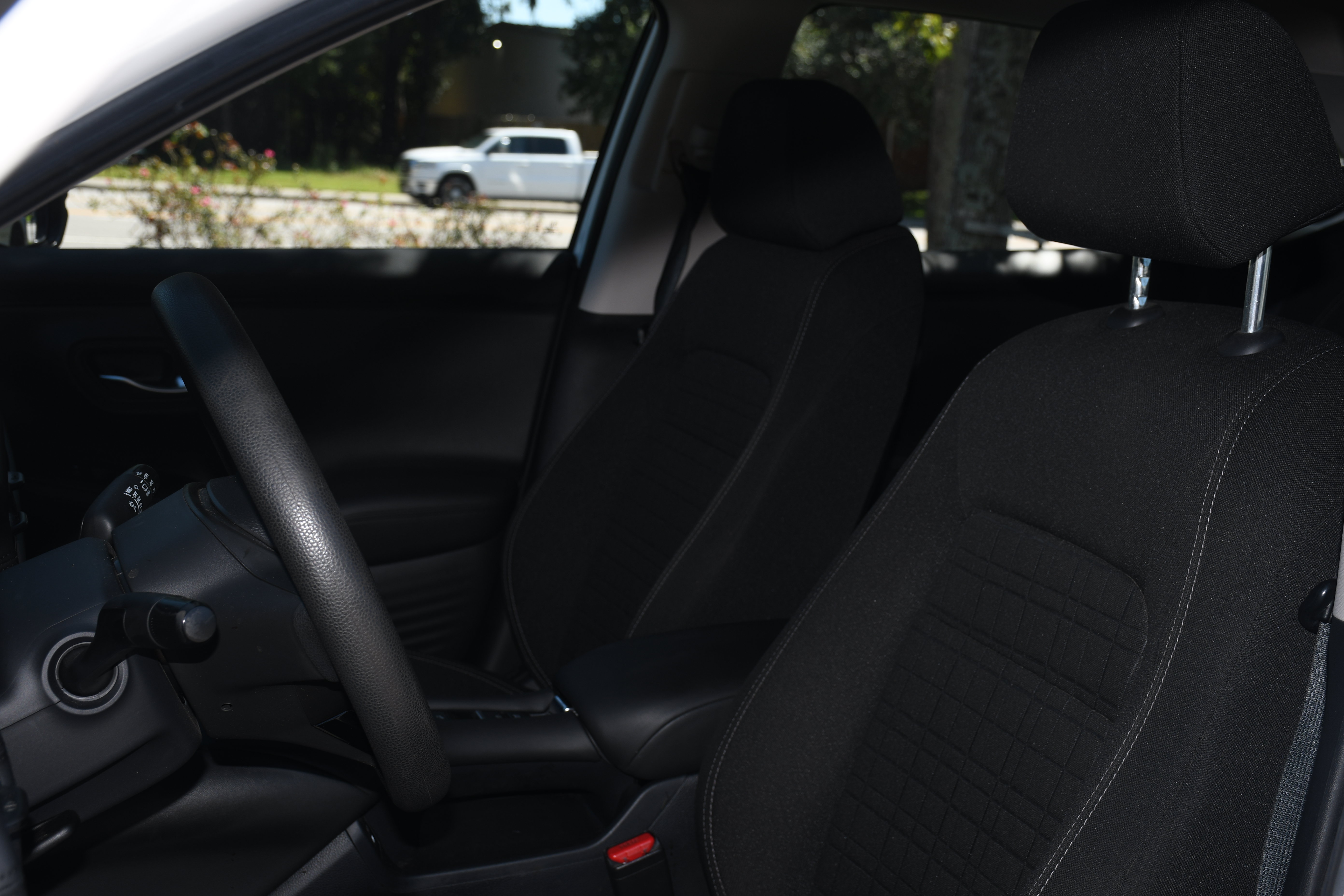 Used 2025 Honda HR-V LX image 11