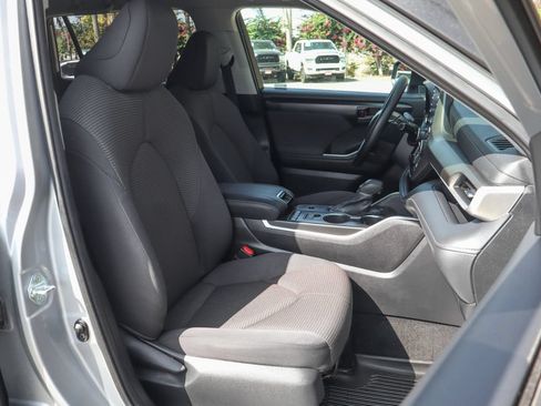 Used 2021 Toyota Highlander L FWD image 47