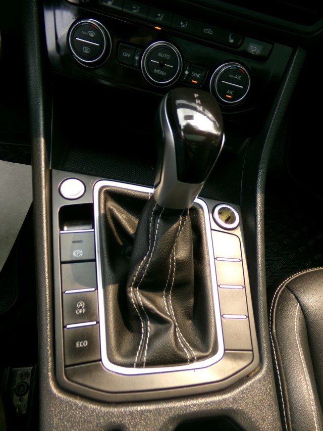 Used 2023 Volkswagen Jetta SE w/ Panoramic Sunroof Package FWD image 16