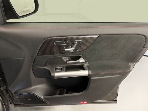 Used 2025 Mercedes-Benz GLA 250 4MATIC image 35