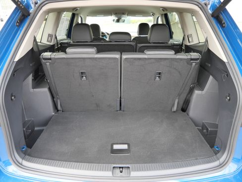 Used 2025 Volkswagen Atlas SE image 18