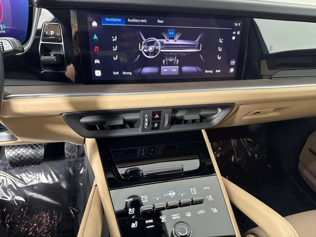 Certified 2026 Porsche Cayenne AWD/4WD image 29