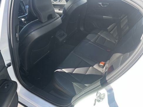 Used 2019 Volvo S60 T6 Momentum image 18
