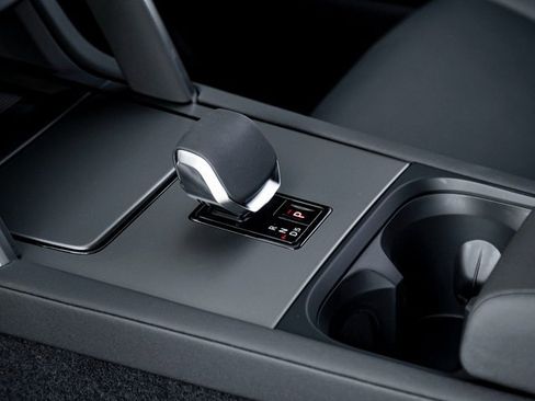 Used 2024 Land Rover Discovery Sport Dynamic SE image 19