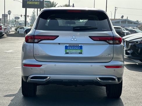 New 2025 Mitsubishi Outlander SE image 6