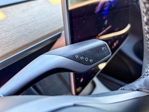 Used 2022 Tesla Model Y Performance AWD/4WD image 18