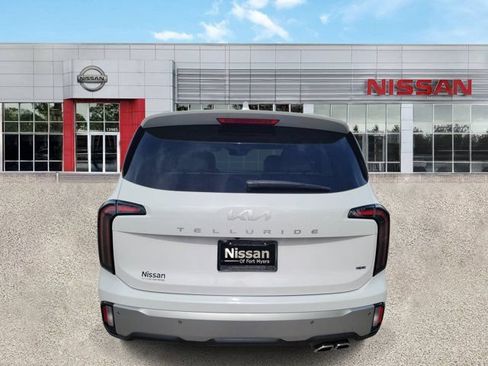 Used 2023 Kia Telluride EX w/ EX Captain's Chair Package AWD/4WD image 3