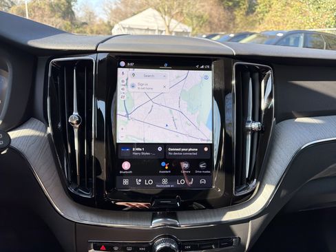 Certified 2025 Volvo XC60 B5 Plus image 24