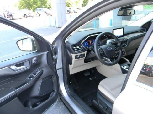 Used 2022 Ford Escape Titanium w/ Class II Trailer Tow Package AWD/4WD image 16