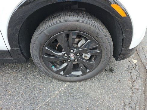 Used 2024 Buick Encore GX Sport Touring image 10