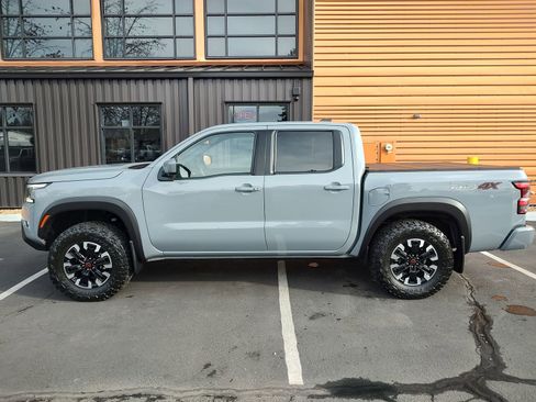 Used 2022 Nissan Frontier PRO-4X image 2