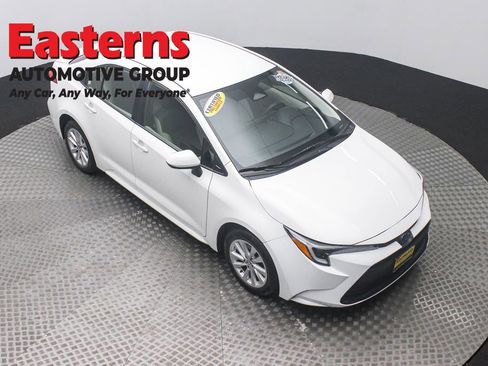 Used 2024 Toyota Corolla LE w/ LE Convenience Package FWD image 3