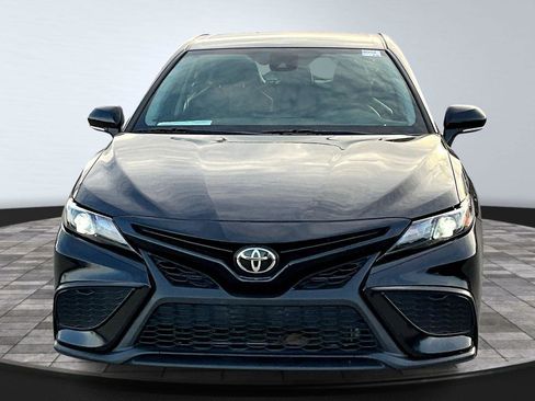 Used 2024 Toyota Camry SE image 3