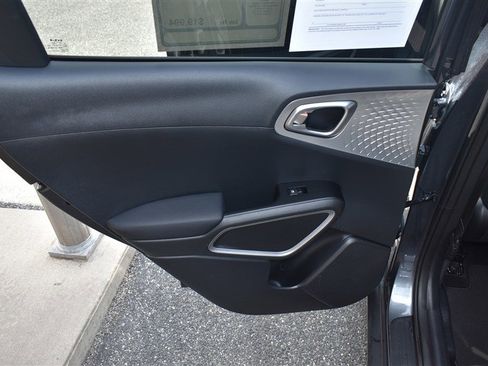Used 2025 Kia Soul LX w/ LX Technology Package FWD image 20