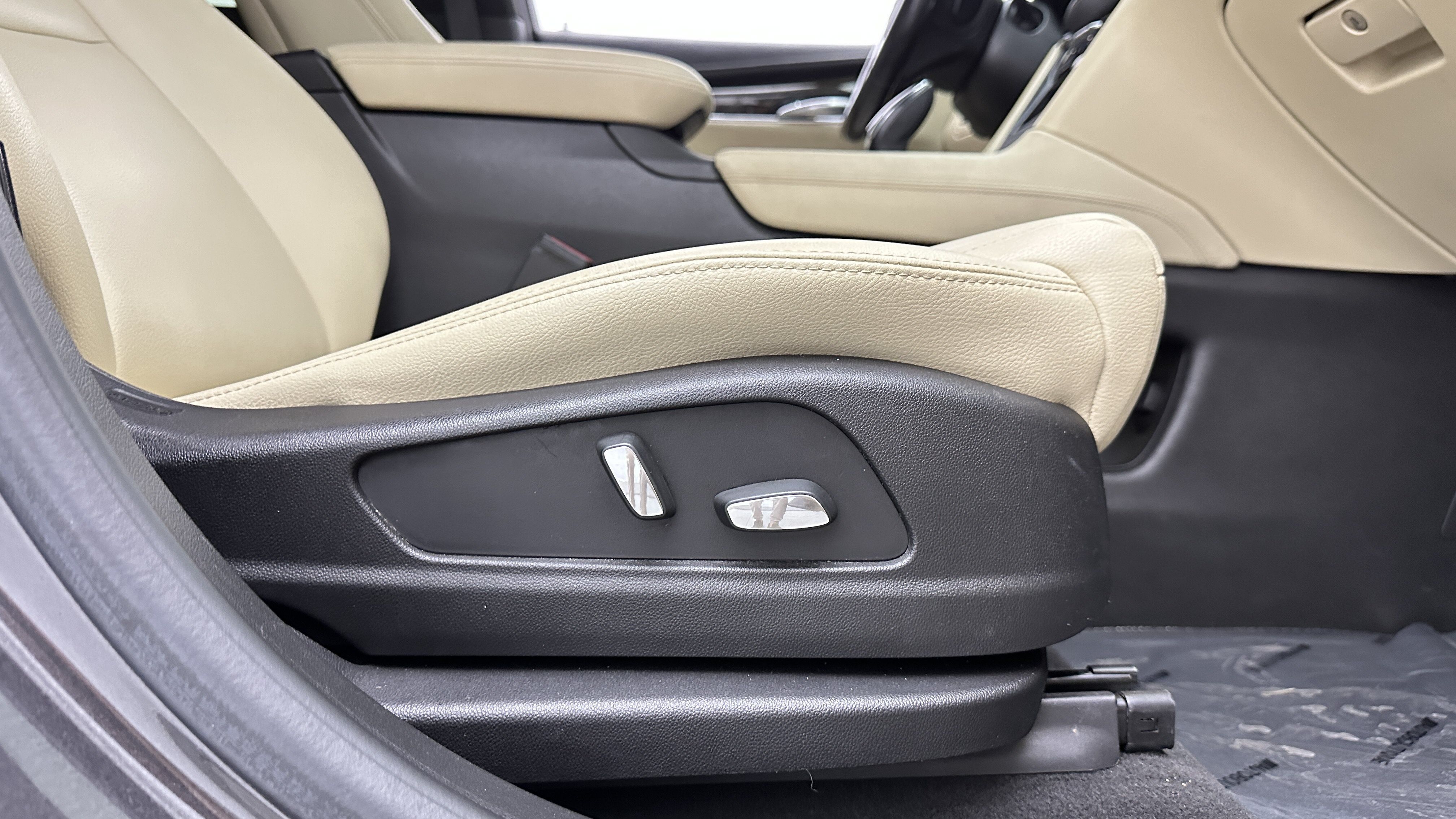Used 2018 Cadillac XT5 FWD w/ LPO, Wheel Lock Package image 38