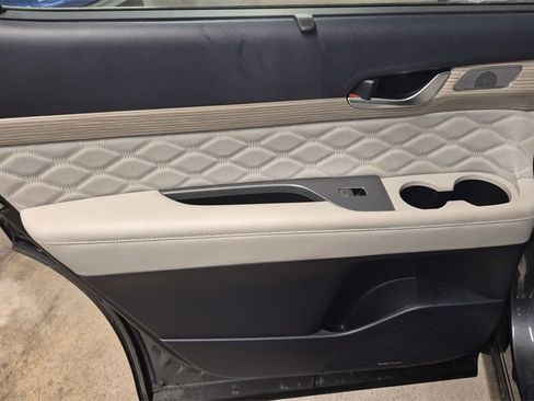 Used 2022 Hyundai Palisade Calligraphy image 9