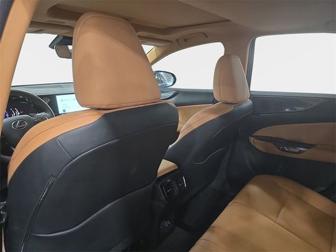 Used 2023 Lexus NX 250 FWD w/ Towing Package (2000 Lbs) image 13