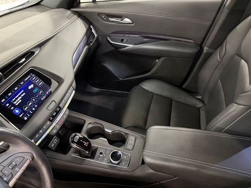 Used 2022 Cadillac XT4 Luxury w/ Cold Weather Package FWD image 33