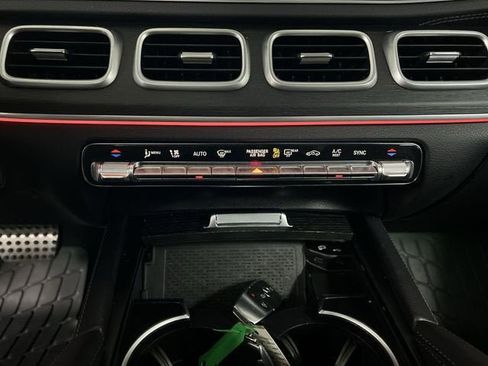 Used 2023 Mercedes-Benz GLS 450 4MATIC image 18
