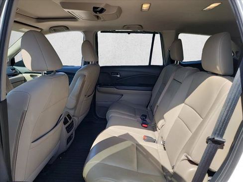 Used 2021 Honda Pilot Touring image 11
