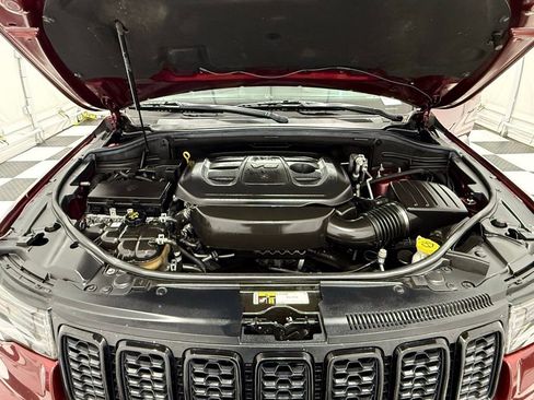 Used 2018 Jeep Grand Cherokee Altitude image 10