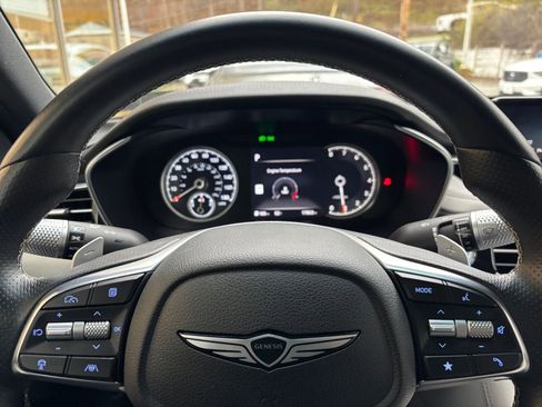 Used 2025 Genesis G70 2.5T image 29