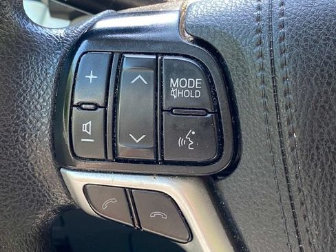 Used 2020 Toyota Sienna L FWD image 18
