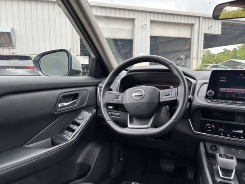 Used 2025 Nissan Rogue SV AWD/4WD image 31
