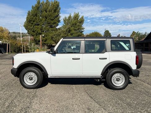 New 2025 Ford Bronco 4-Door image 3