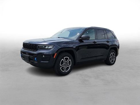 Used 2023 Jeep Grand Cherokee Trailhawk AWD/4WD image 3